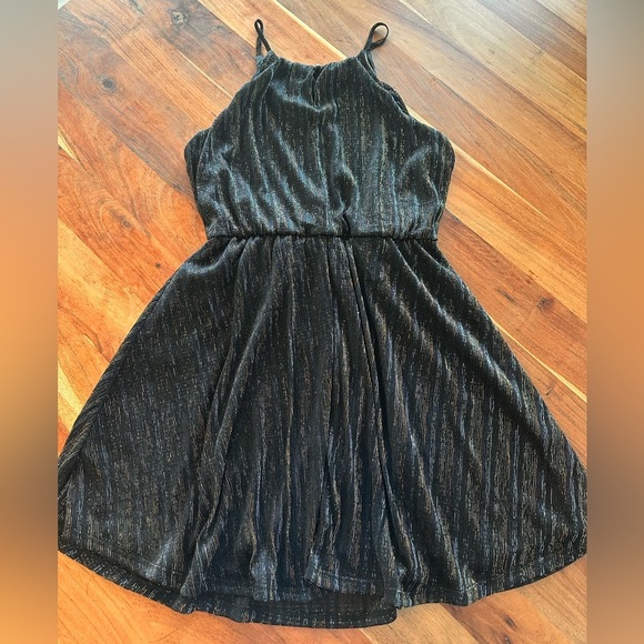 Row A Black and Shimmery Metallic Sleeveless Dress - Picture 5 of 5